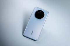 <b>它的系统也支撑AI语音帮</b>